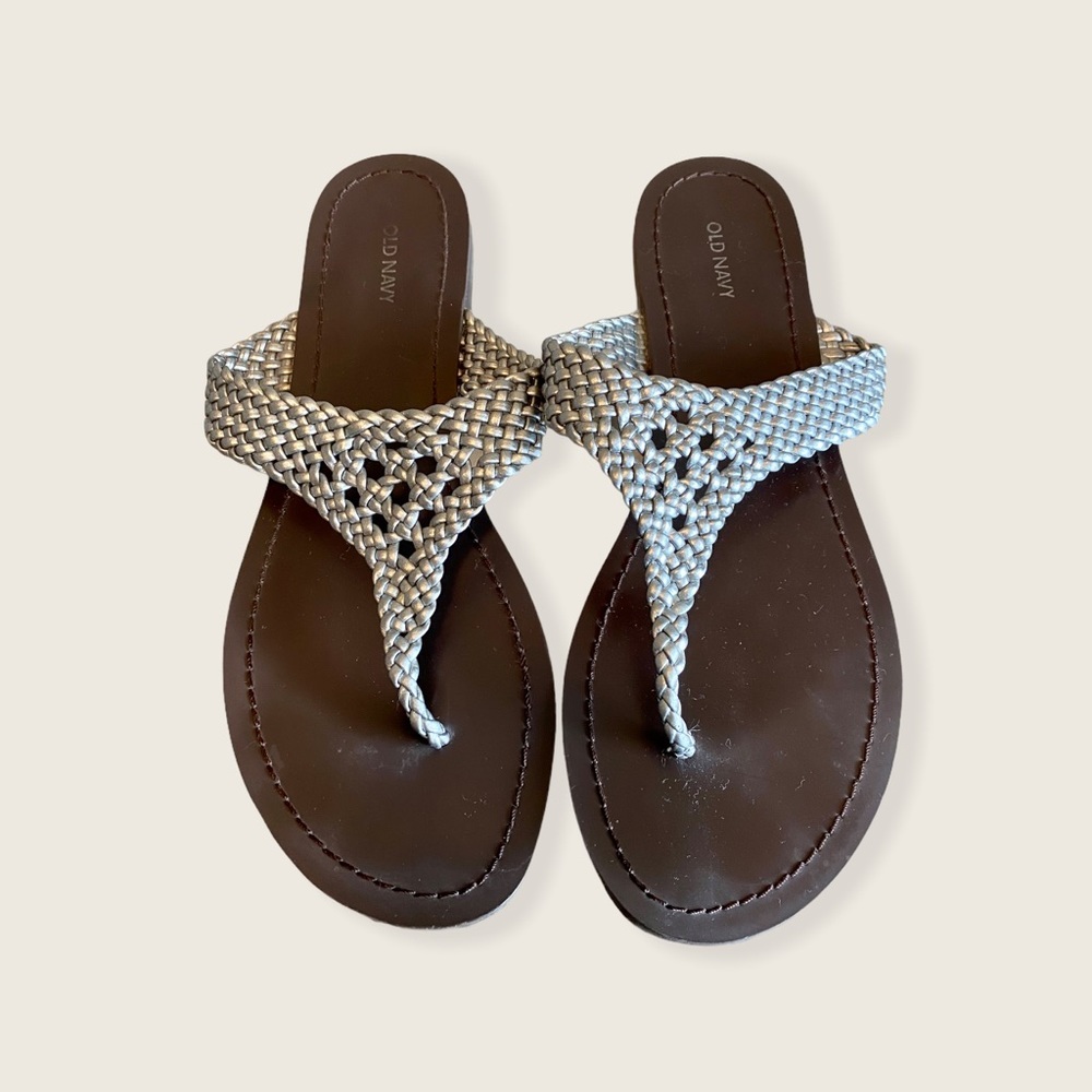 Old Navy Braided Faux Leather Flip Flops. Size 8!